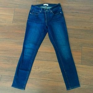 Mid-rise Curvy Skinny Jeans